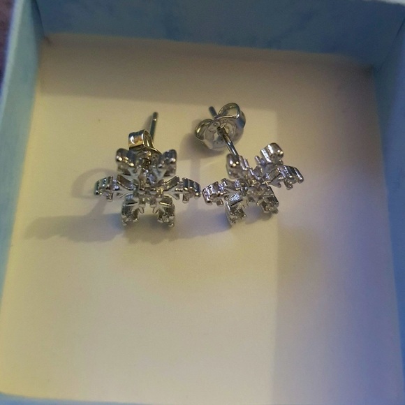 HYPOALLERGENIC Sterling Silver Snowflake Earrings - Picture 3 of 5
